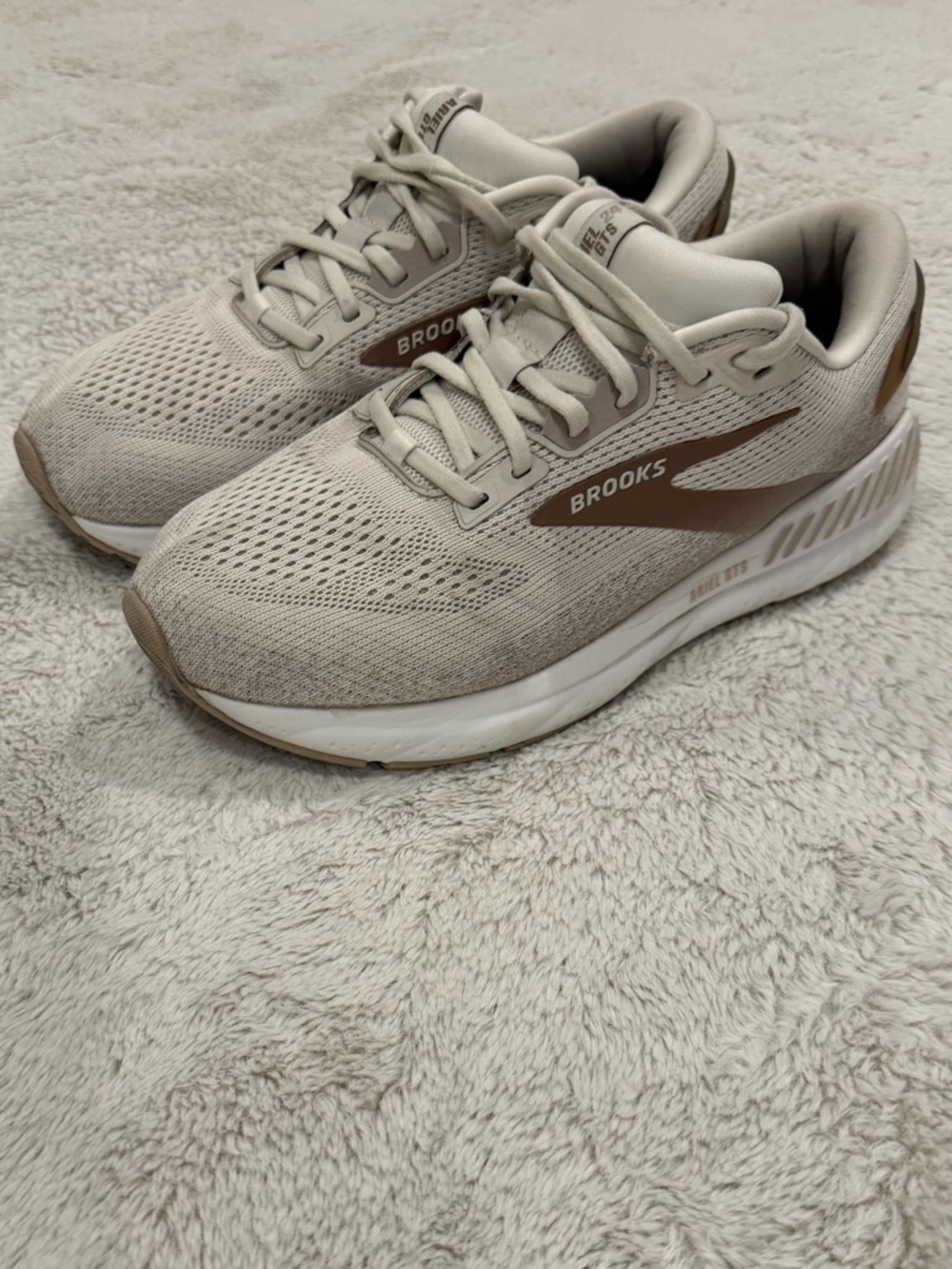 Brooks Ariel GTS 24 Women's Running Shoes - Size 9.5 Wide (D) - Coconut - Picture 2 of 5
